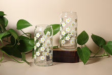 Load image into Gallery viewer, 20 oz Daisy Glass
